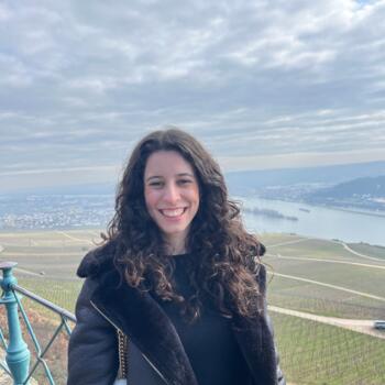 Babysitter in São Mamede (Distrito do Porto): Lara