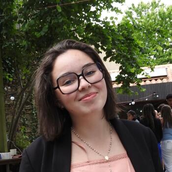 Babysitter in Aizenay: Angeline