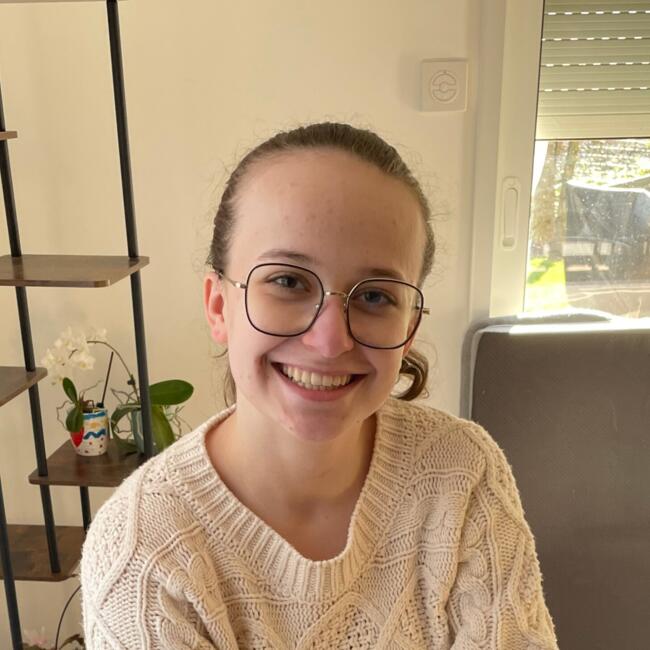 Babysitter in Saint-Égrève: Louann