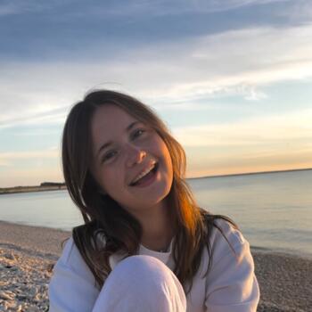 Babysitter in La Rochelle: Astrid