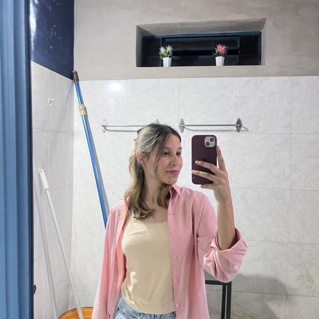 Babysitter in Luque: Abigail