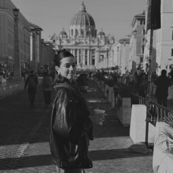 Детегледачка в София: Toni