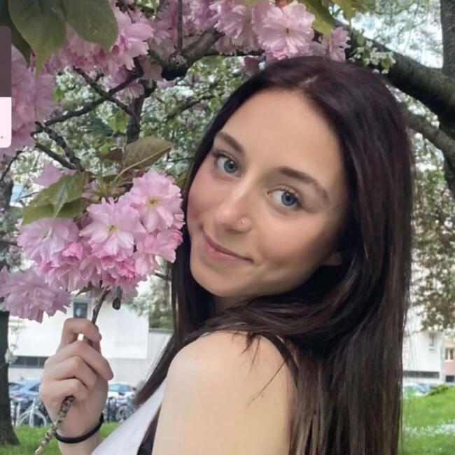 Babysitter in Strasbourg: Stella