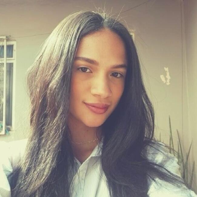 Babá em Brasília: Milena