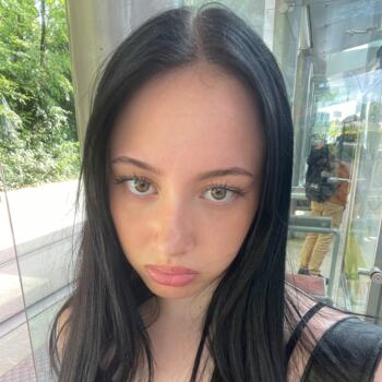 Babysitter in Orvault: Inès