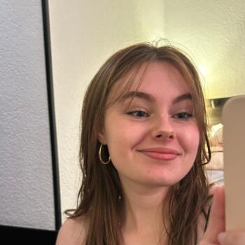 Babysitter in Saint-Jean-le-Blanc: Lily