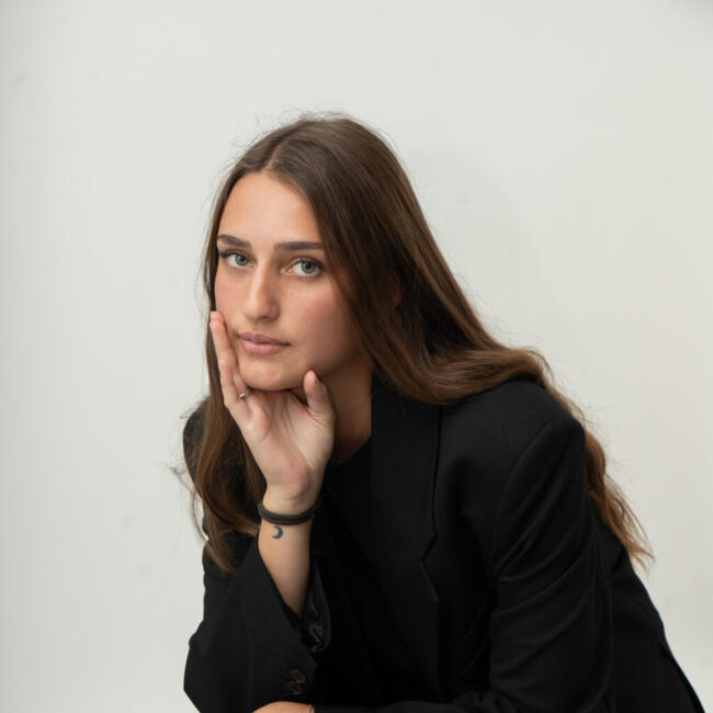 Babysitter in Paris: Rose