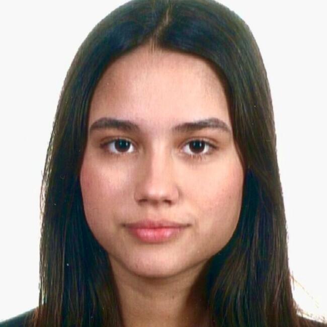 Babysitter in Granada: Lucía