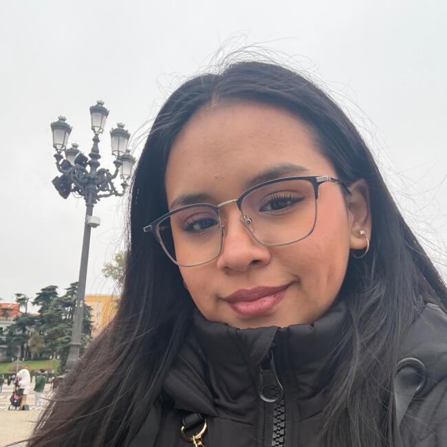 Baby-sitter in Burnaby: Melany