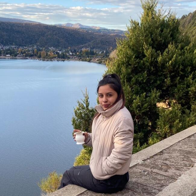 Babysitter in Del Viso: Yasmin