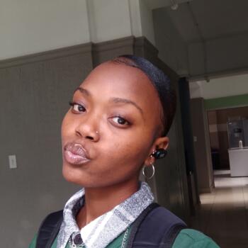 Babysitter in Ga-Motle: Julie