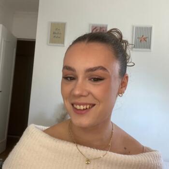 Babysitter in Notre-Dame-de-Sanilhac: Lou