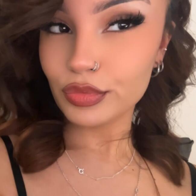 Babysitter in Versailles: Sakina