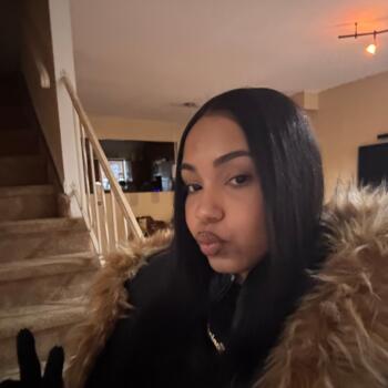 Babysitter in Conroe: Tania