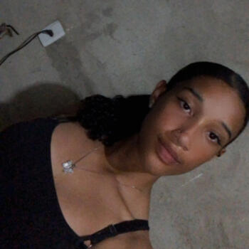 Babysitter in Igarapé: Maria