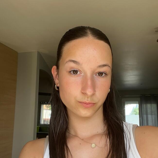 Babysitter in La Chaize-le-Vicomte: Lola