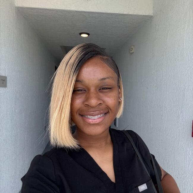 Babysitter in Miami Springs: Karia