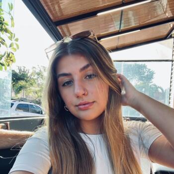Babysitter in Atibaia: Nicole