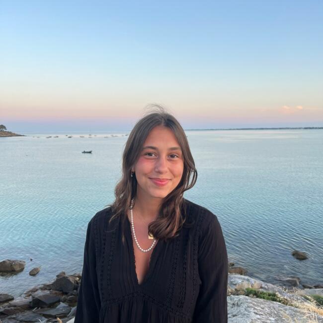 Babysitter in Paris: Alison