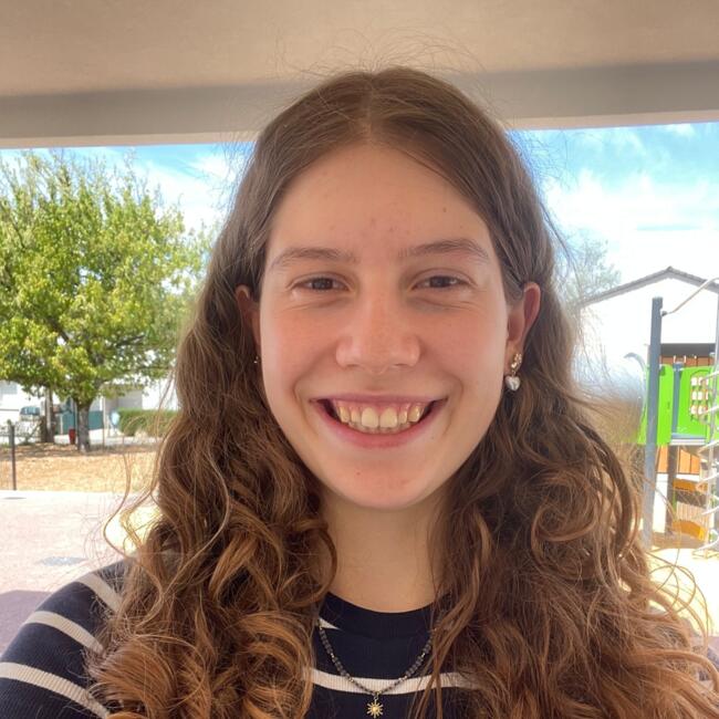 Babysitter in Tours: Sarah