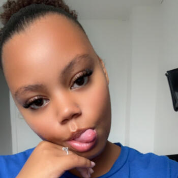 Babysitter in Engis: Farah