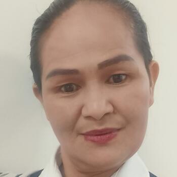 مربية أطفال في دبي: Sheila