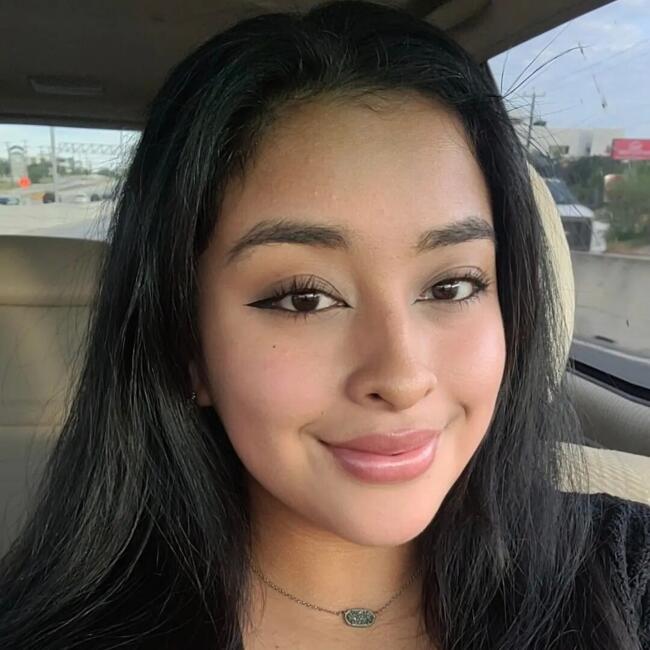 Babysitter in San Antonio: Devany