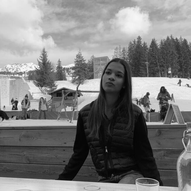 Babysitter in Vernouillet (Île-de-France): Kenza