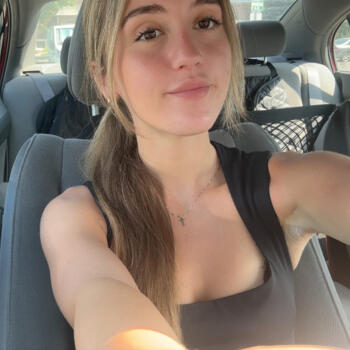 Babysitter in Toronto: Maddy