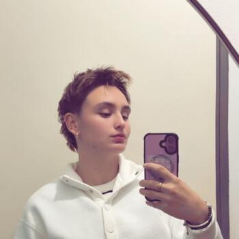 Babysitter in Sainte-Livrade-sur-Lot: Cloe