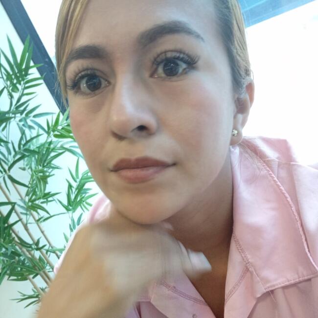Niñera en Eloy Alfaro: Julia