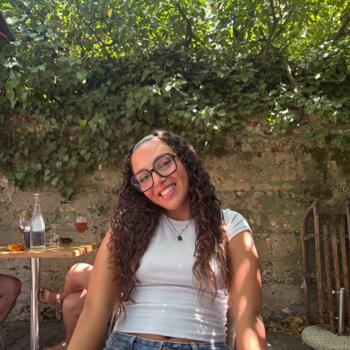 Babysitter in Laroque: Ilissa