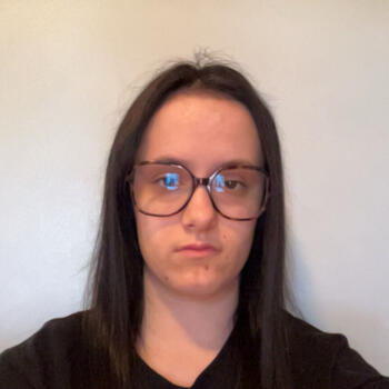 Babysitter in Ouzouer-sur-Loire: Eva