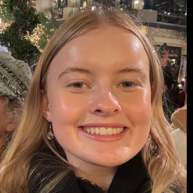 Babysitter in Sydney: Charlotte