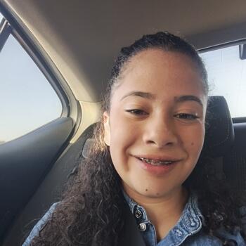 בייביסיטר ב- גן יבנה: רוני