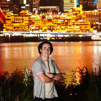 香港島的臨時保母工作: 臨時保母工作 Loic