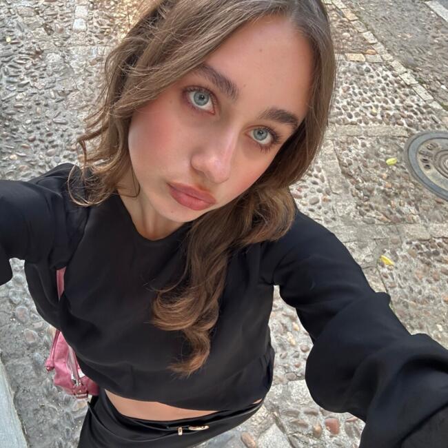 Babysitter in Paris: Alina