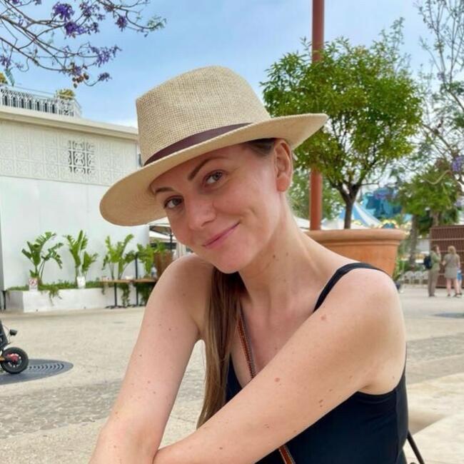 Babysitter in Cannes: Tekla