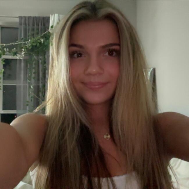 Babysitter in Peotone: Emma