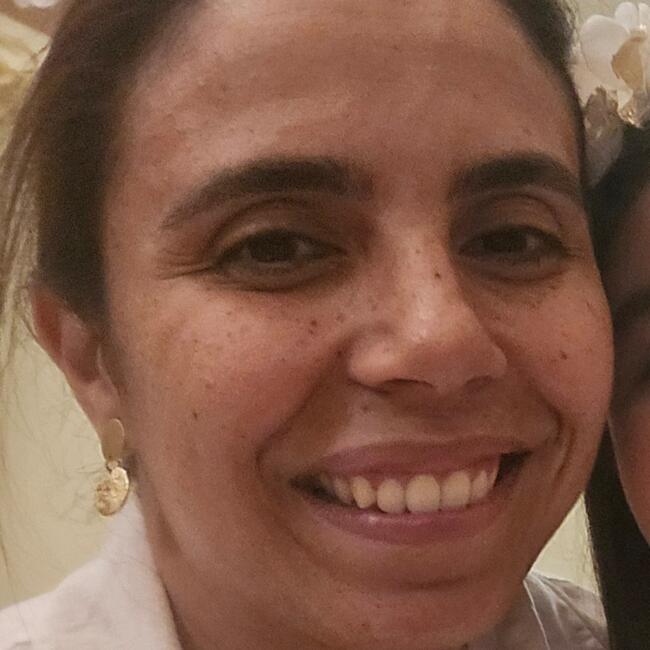 Babysitter in Bron: Noura