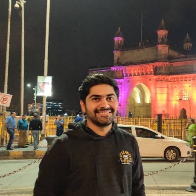 हैदराबाद में बेबीसिटिंग की नौकरी: Akshay