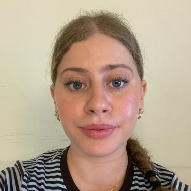 Barnvakt i Sydney: Zahia