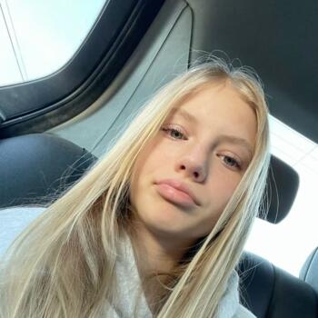 Babysitter Rotherham: Evie