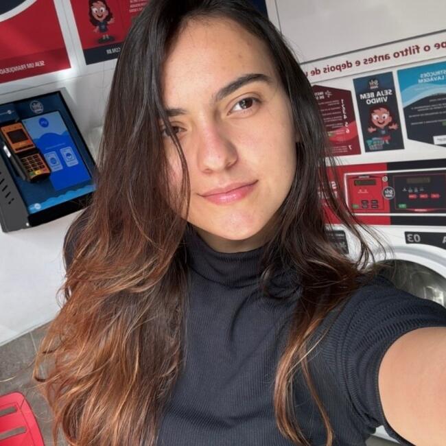 Babysitter in Santa Luzia: Yasmin