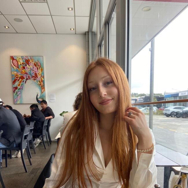 Babysitter in Nelson: Stephanie