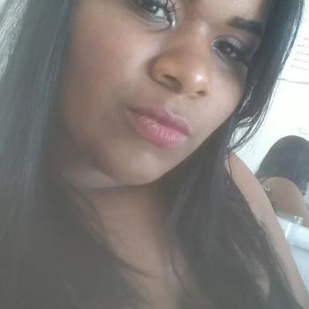 Babysitter Queimados: Camila