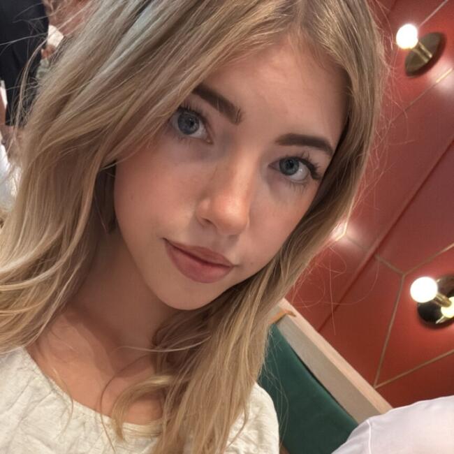 Babysitter in Täby: Isabelle