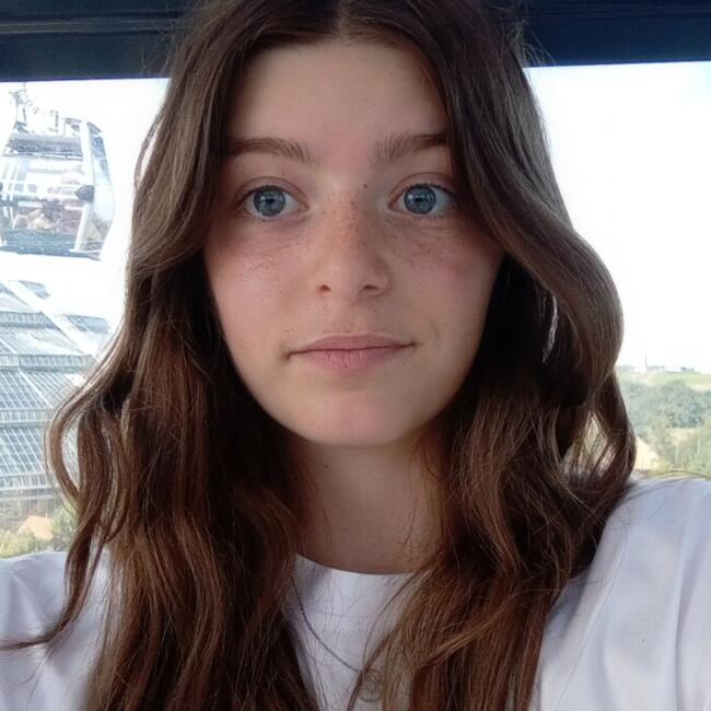 Babysitter in Montrevault: Ella