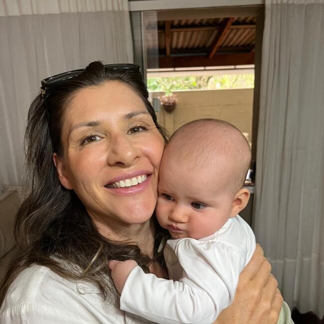 Emprego de babá em Curitiba: Alessandra