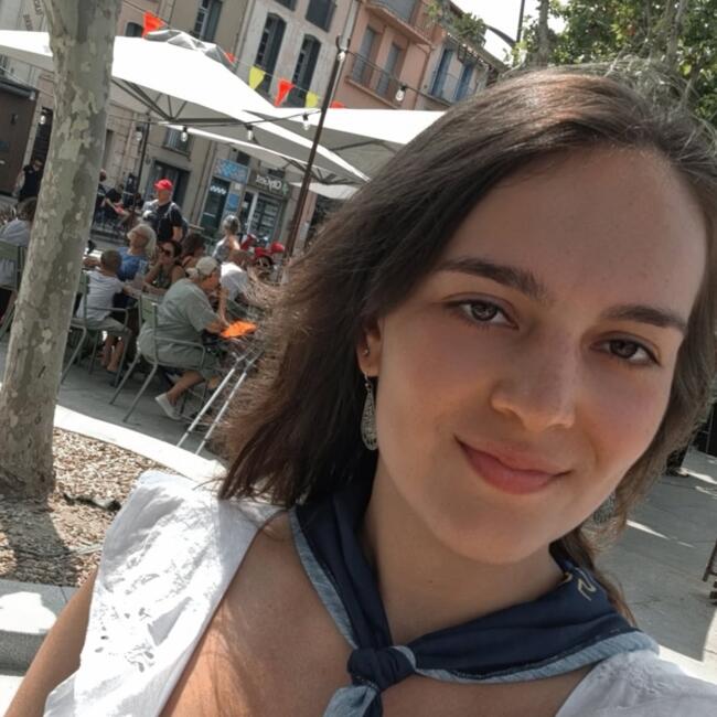 Babysitter in Courbevoie: Léa